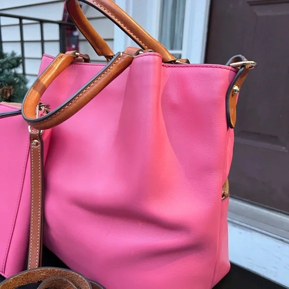 DOONEY AND BOURKE SET OF DAWSON PINK PURSE AND WRISTLET - Picture 13 of 15